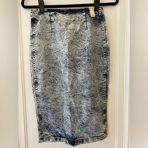 Vibrant brand acid washed skirt. Size medium. Waist 13 inches length 25inches.